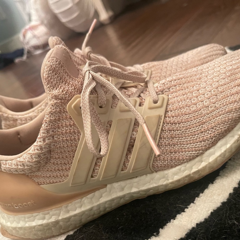 Womens Adidas Ultraboosts! - Picture 5 of 6